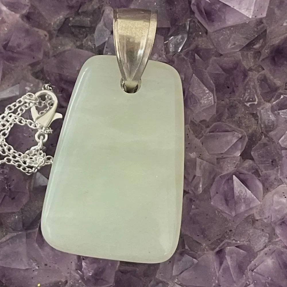 Green chalcedony pendant necklace